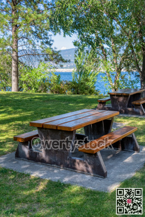 Recreation area with beautiful overview of the lake and mountains