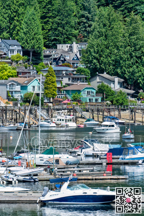 Marine bay overview with residential houses on the shore